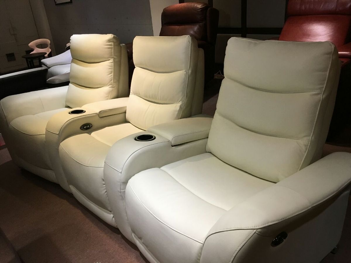 Elegant Sofa with Recliner